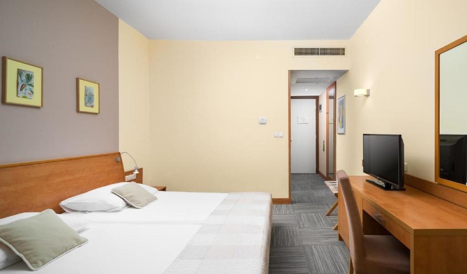 rooms-superior-room-seaside-balcony