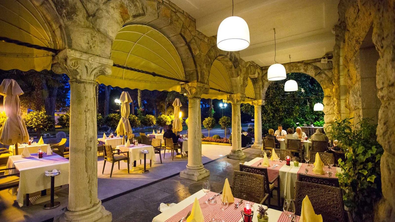 restaurants-restaurants