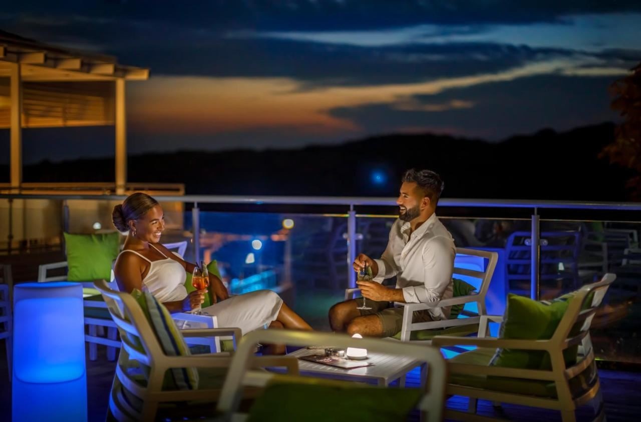 restaurants-restaurants