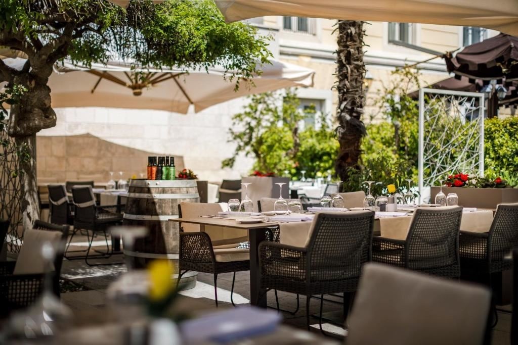 restaurants-restaurants