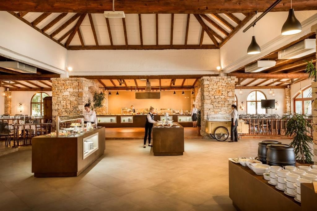 restaurants-restaurants