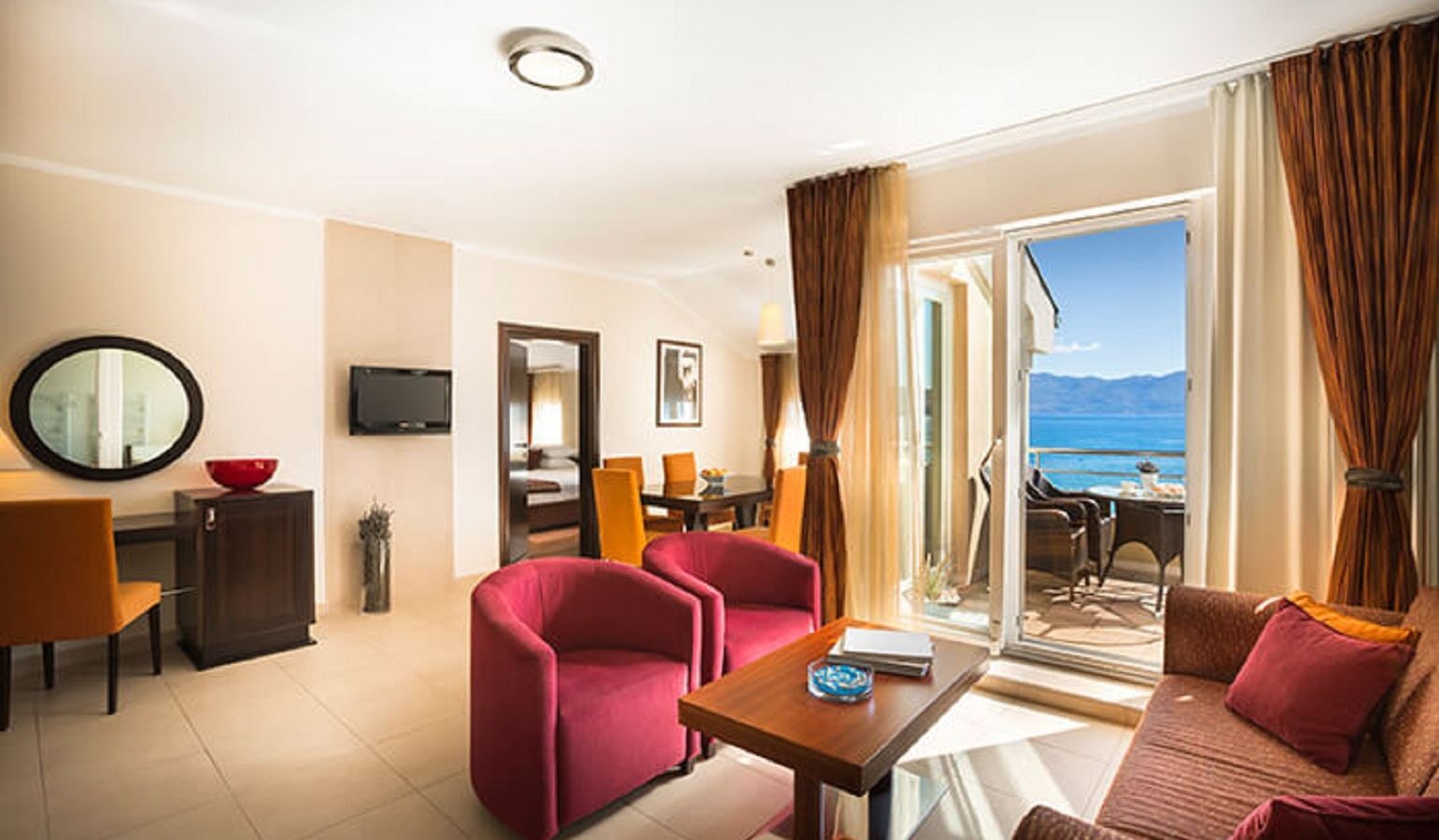 rooms-2-bedroom-luxury-apartment-seaview-balcony