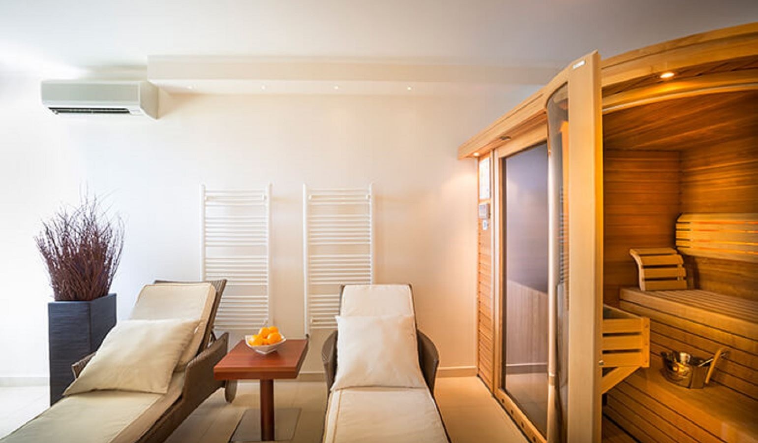 rooms-2-bedroom-luxury-apartment-seaview-balcony