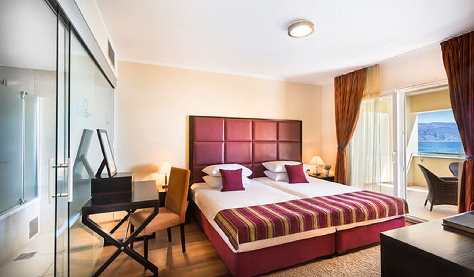 rooms-superior-apartment-seaview-balcony