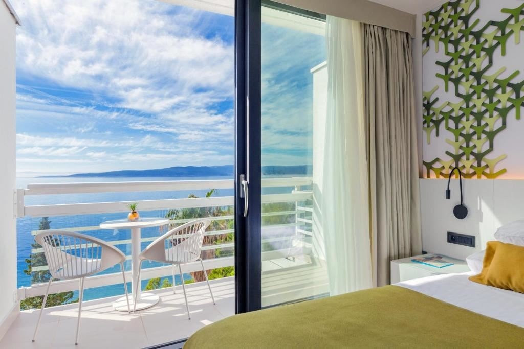 rooms-standard-room-seaside-balcony