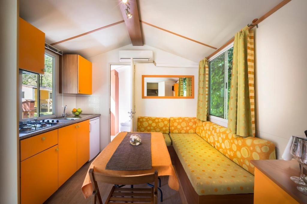 rooms-2-bedroom-standard-mobilehome