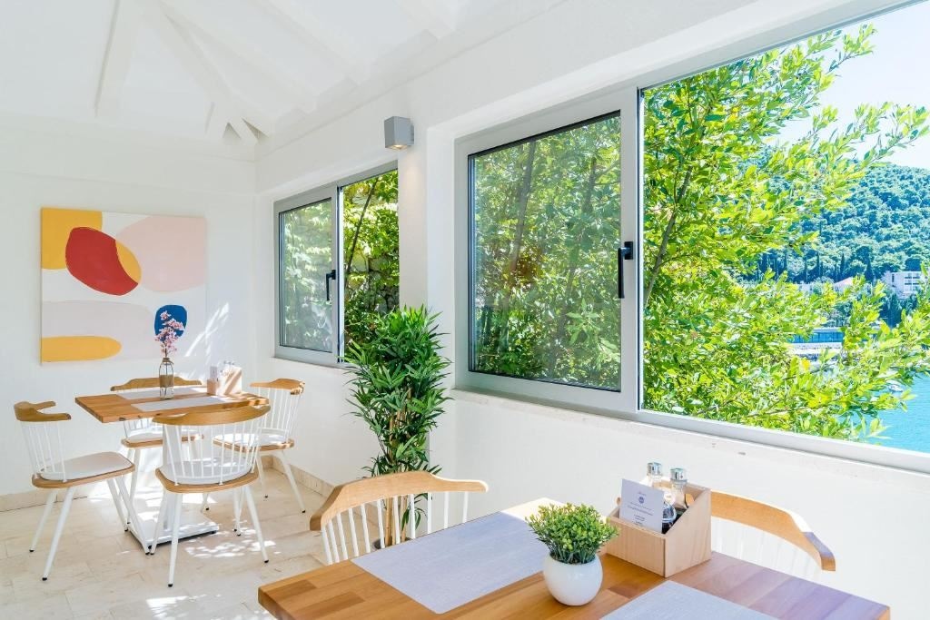 restaurants-restaurants