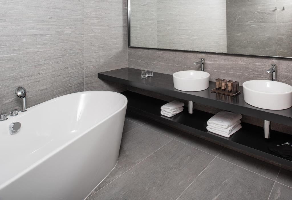 rooms-superior-room-city-view