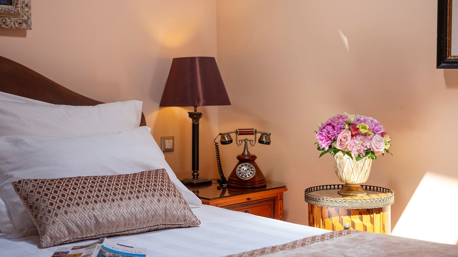 rooms-classic-room-attic