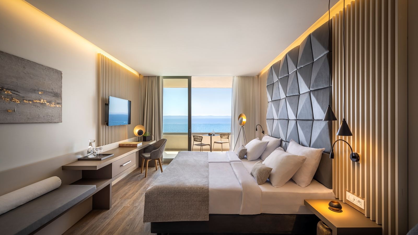 rooms-deluxe-room-seaview-balcony