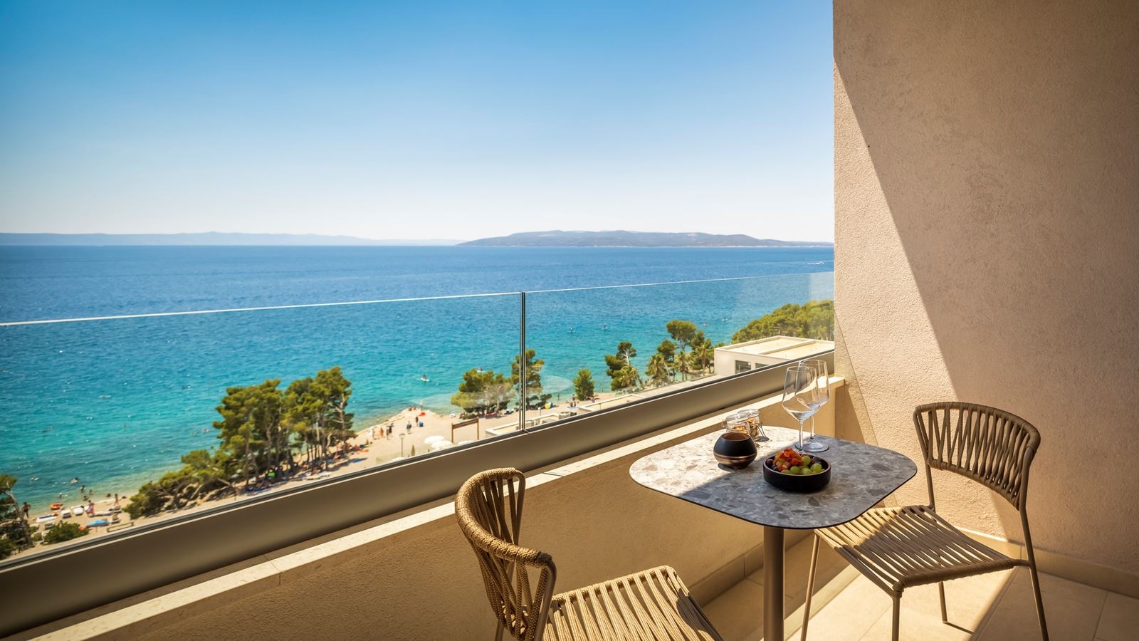 rooms-deluxe-room-seaview-balcony