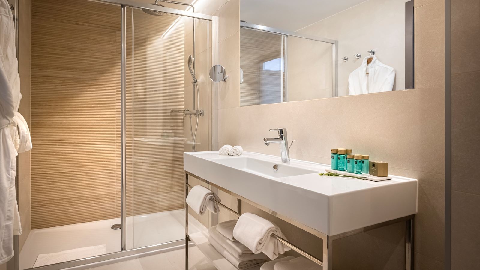 rooms-premium-room-partial-sea-view-balcony