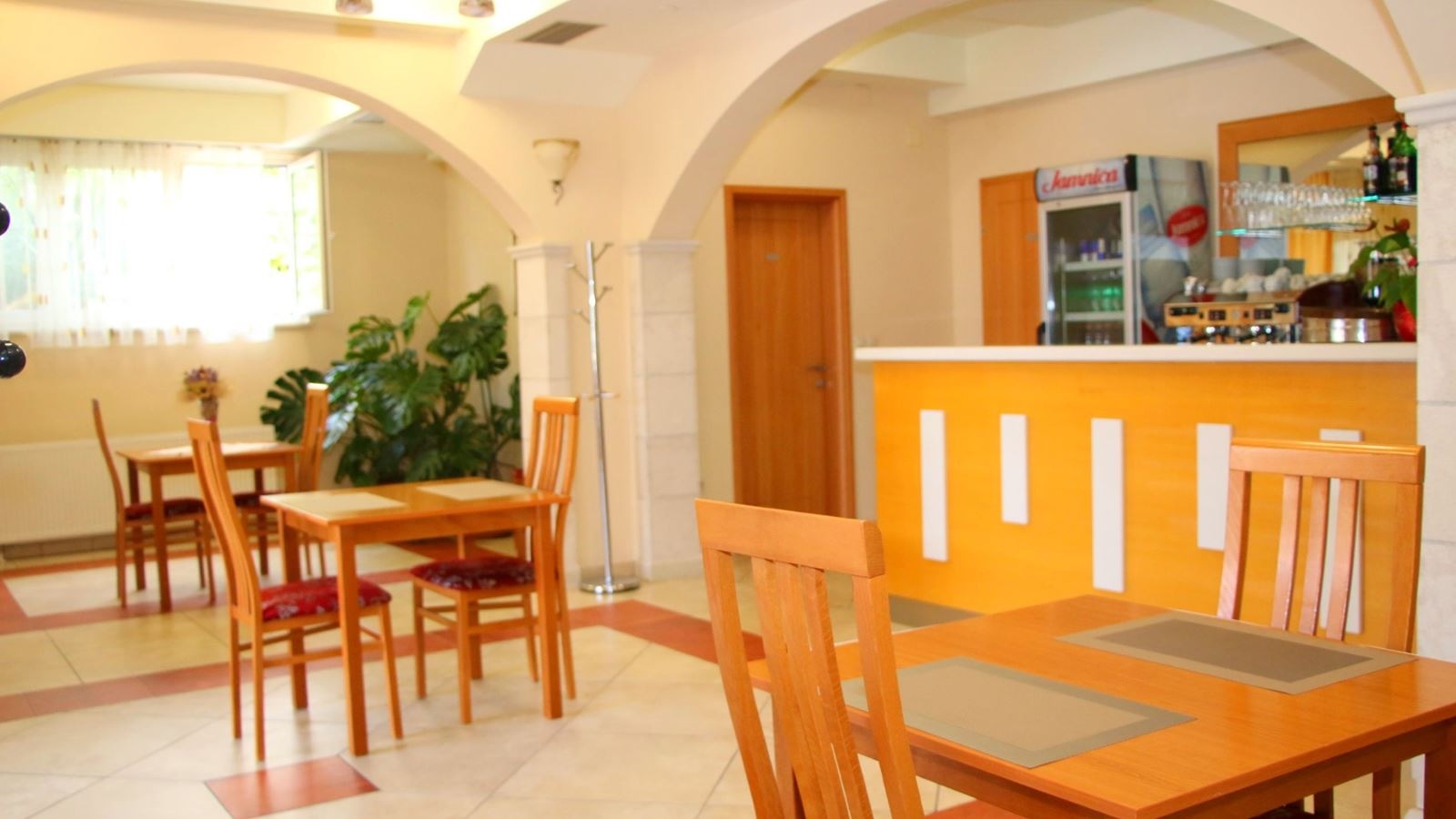 restaurants-restaurants