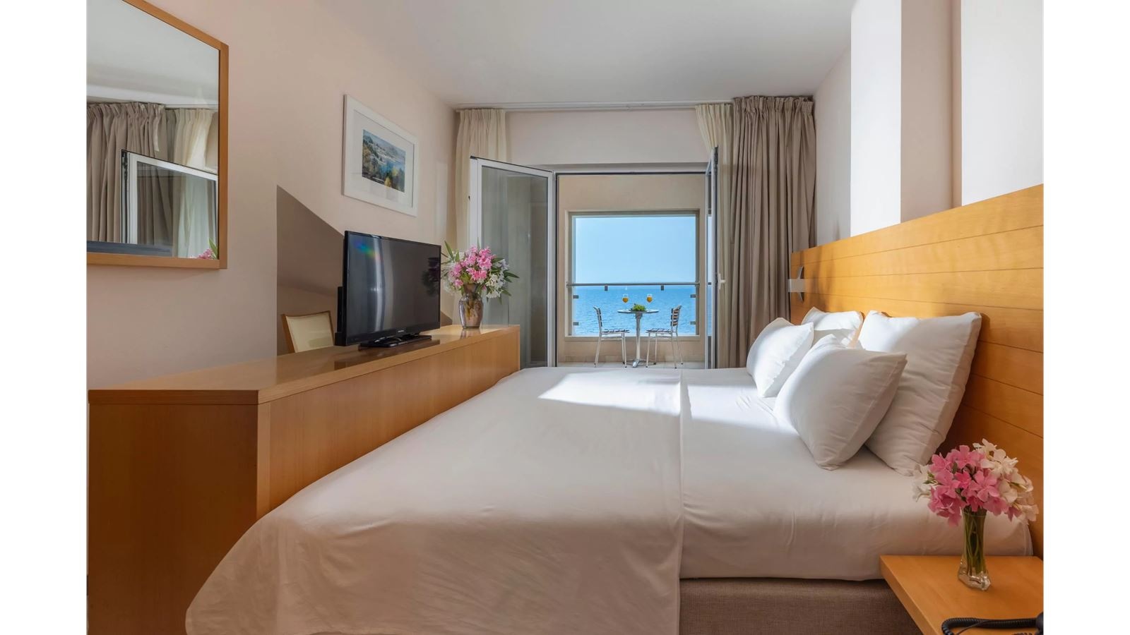 rooms-premium-room-seaview-balcony