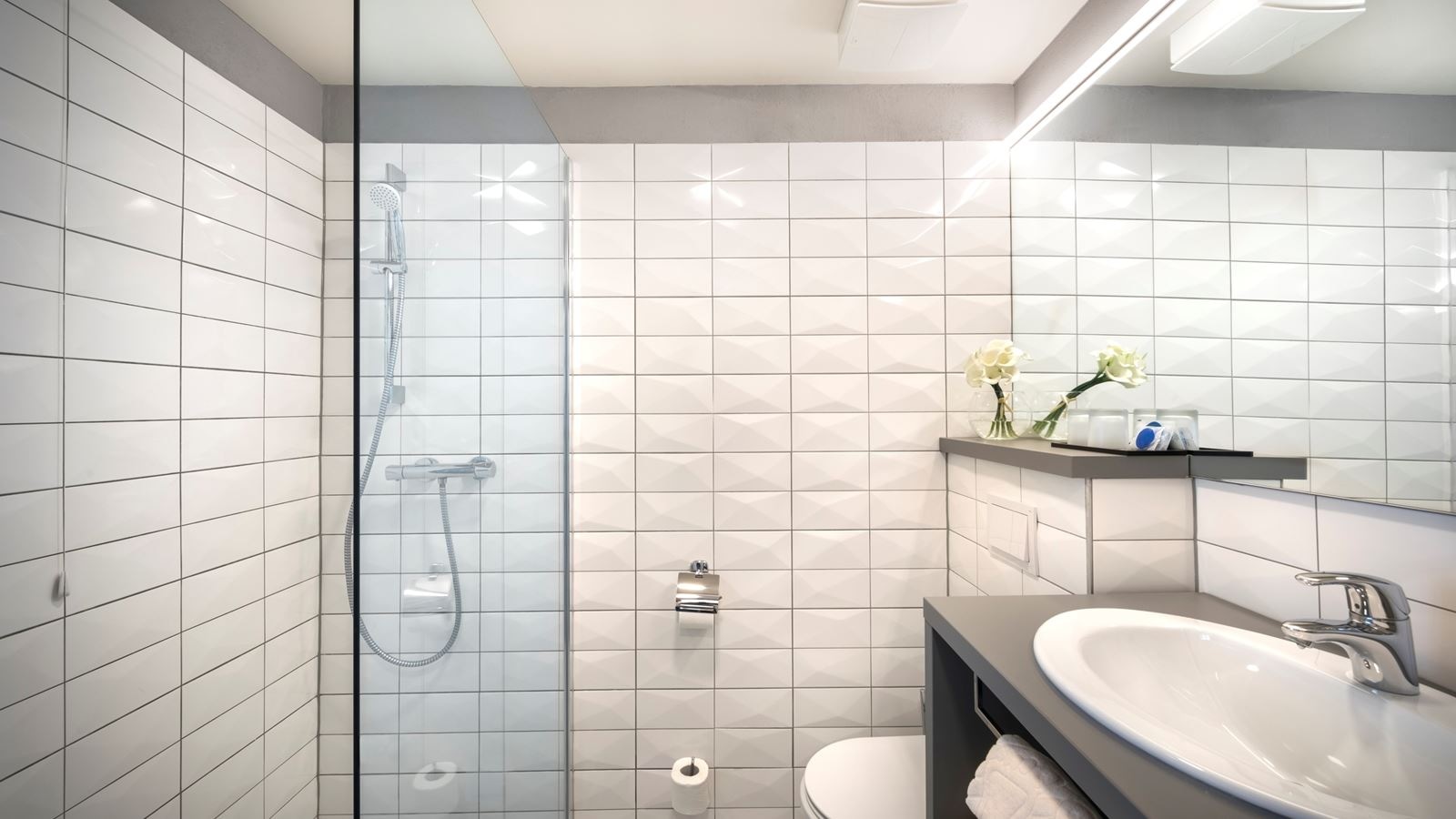 rooms-standard-room-street-view