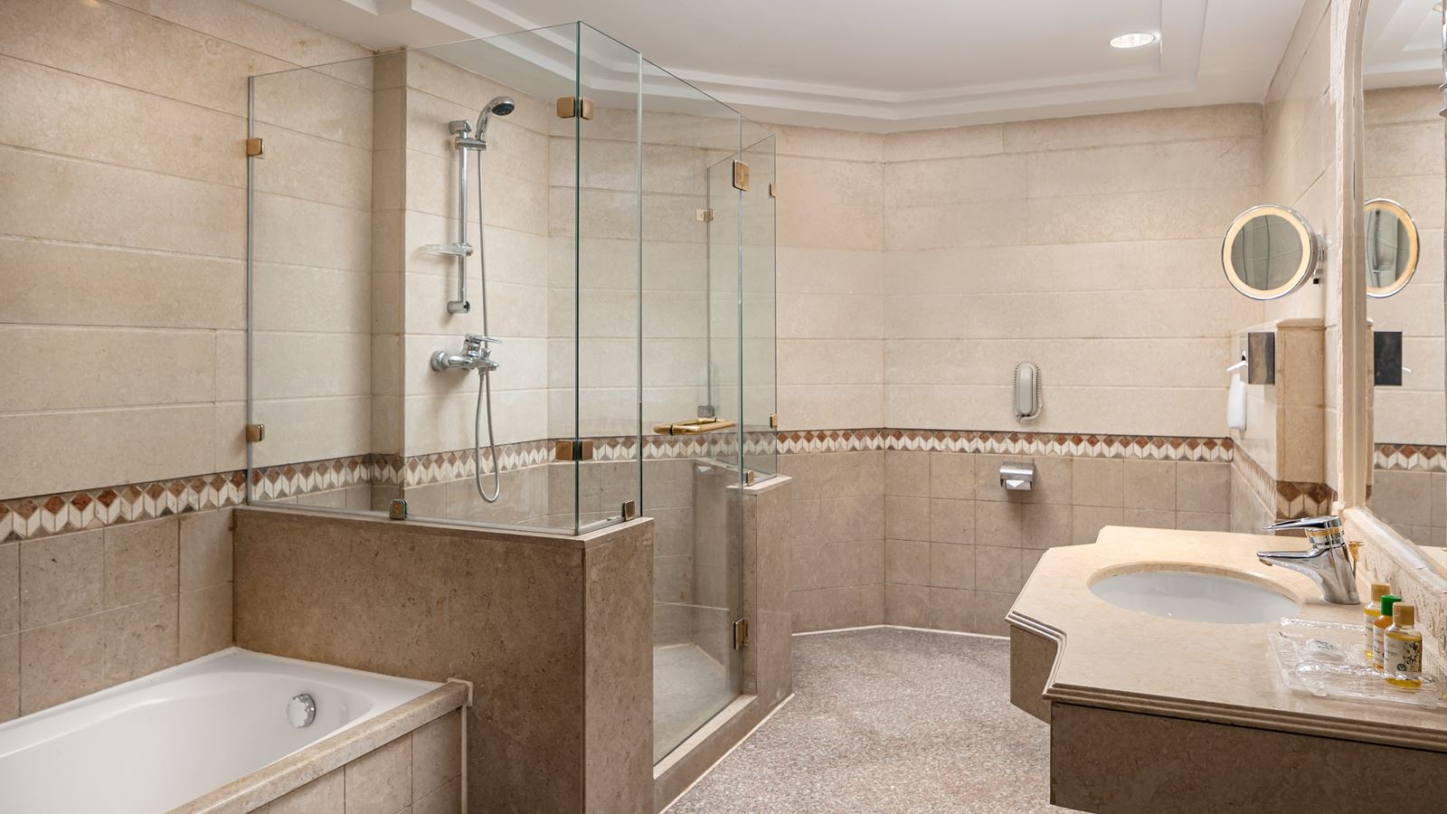 rooms-family-suite-with-panorama-view