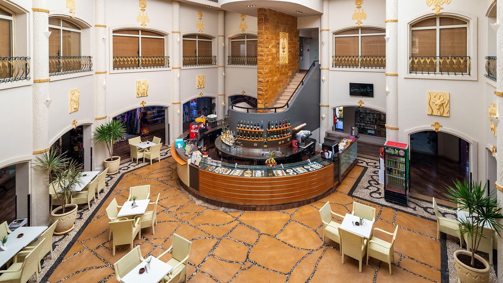 bars-aloha-lobby-bar