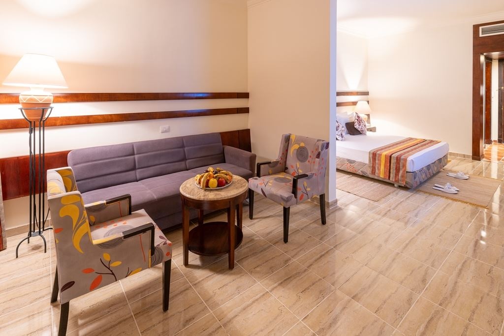 rooms-family-room-garden-view