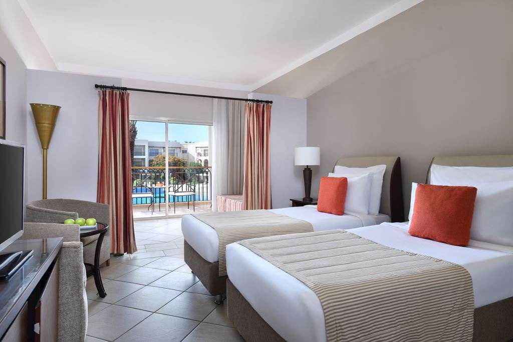 rooms-superior-family-pool-view