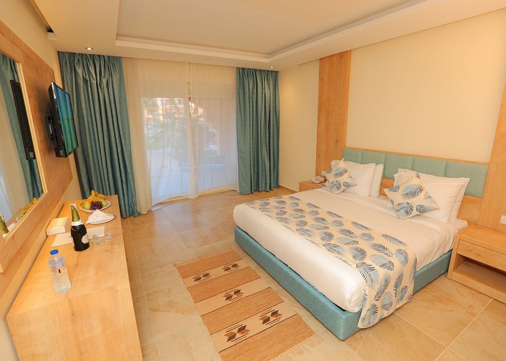 rooms-deluxe-room-garden-view