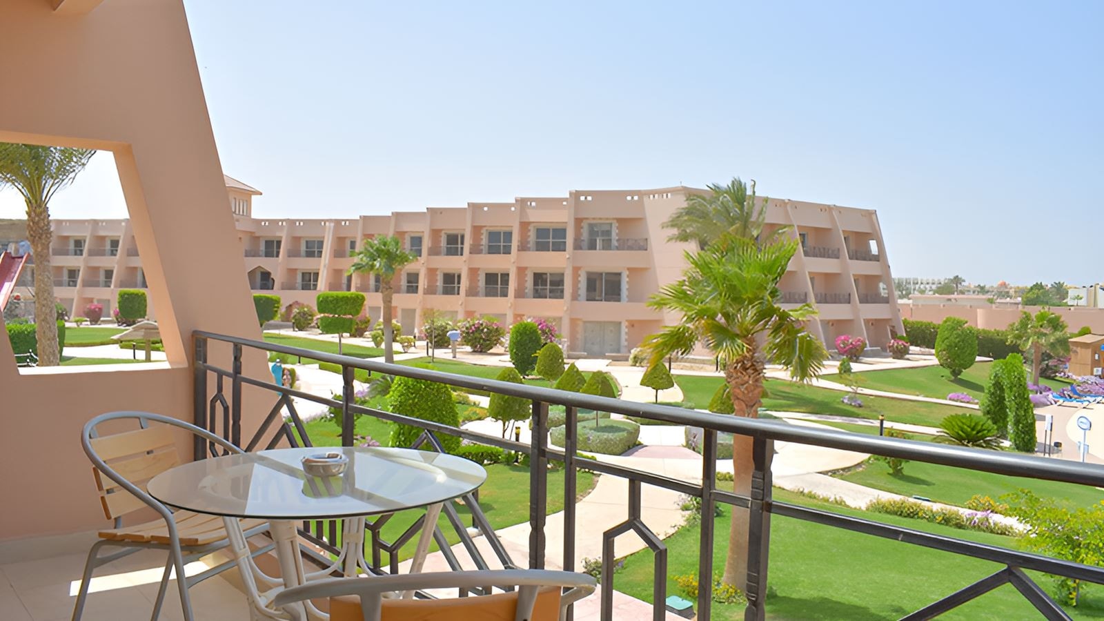 rooms-superior-family-pool-view