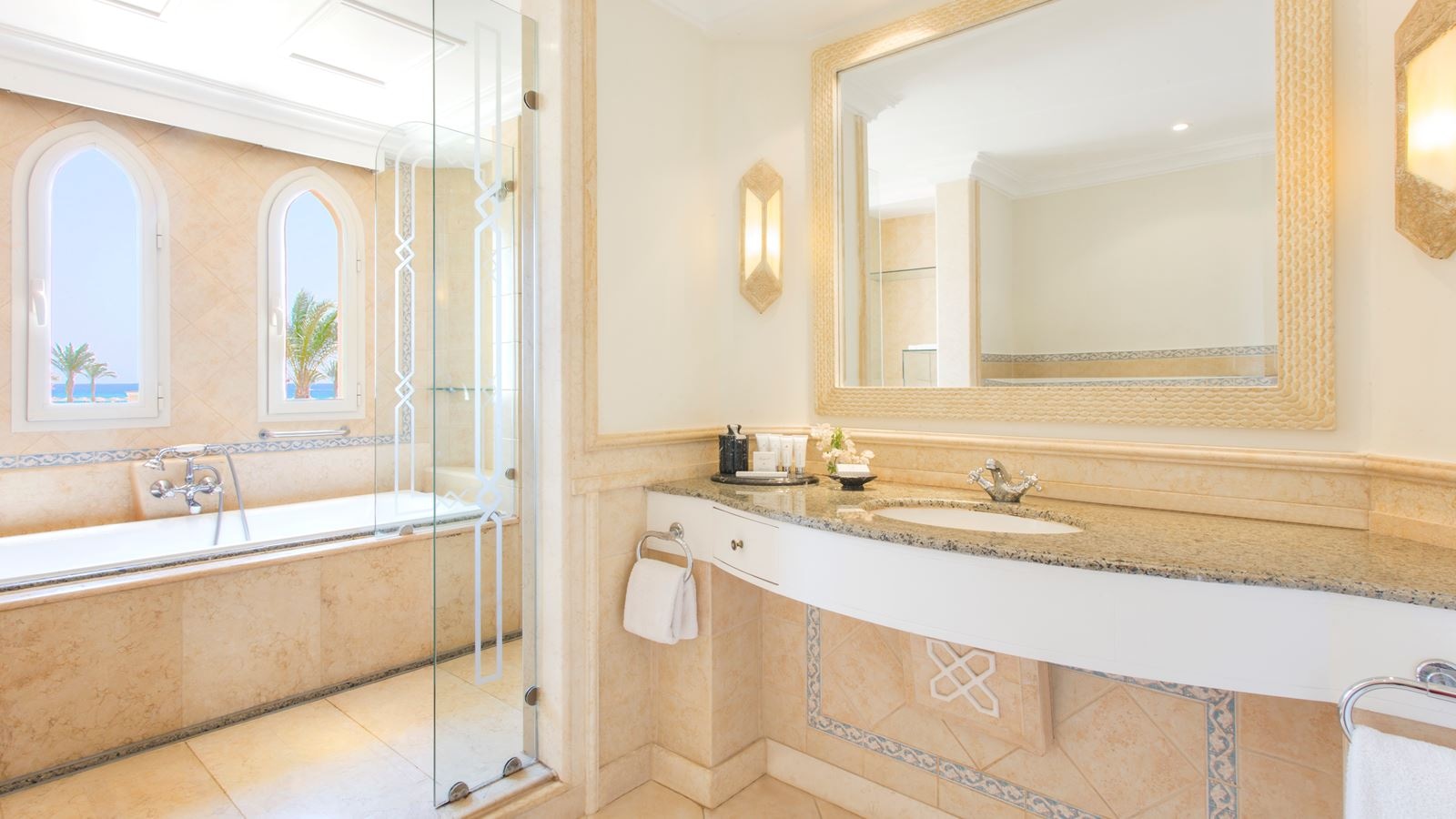 rooms-laguna-club-room