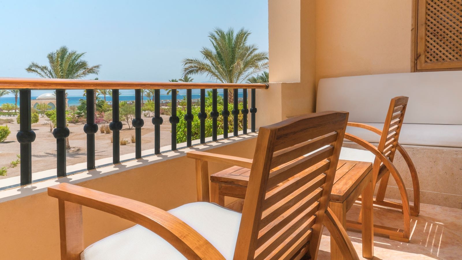 rooms-laguna-club-room