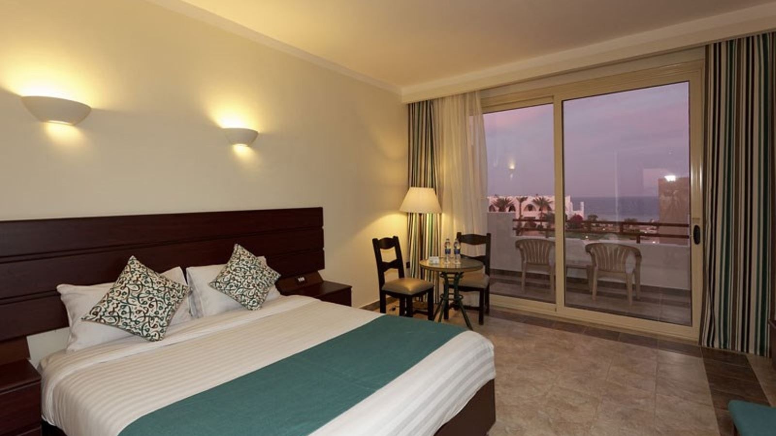 rooms-comfort-triple-room-limited-sea-view