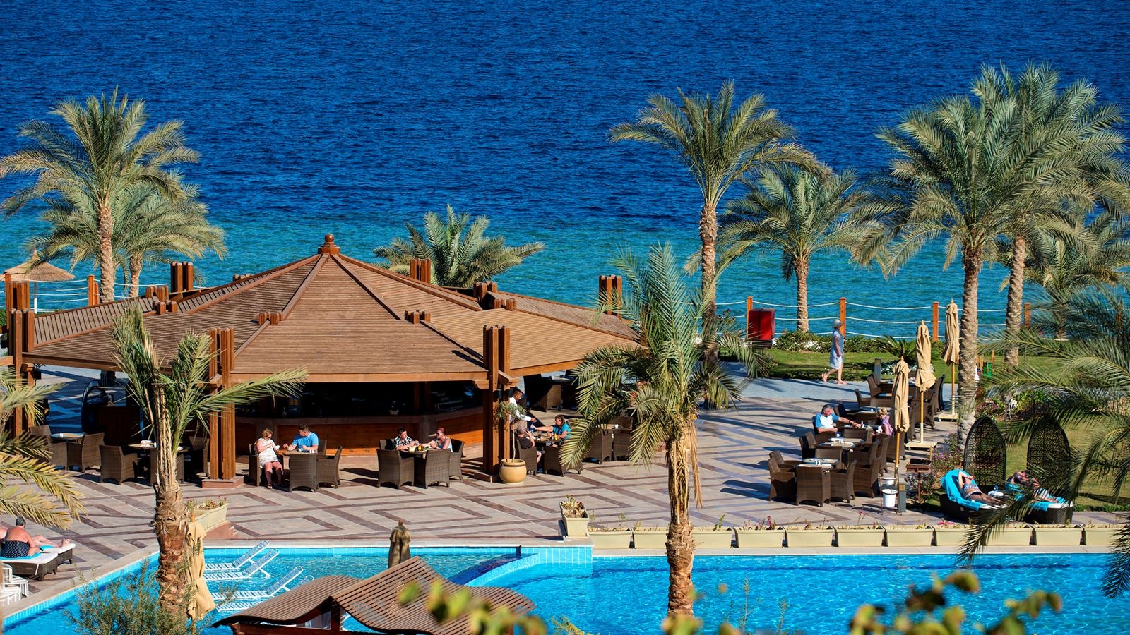 bars-island-pool-bar