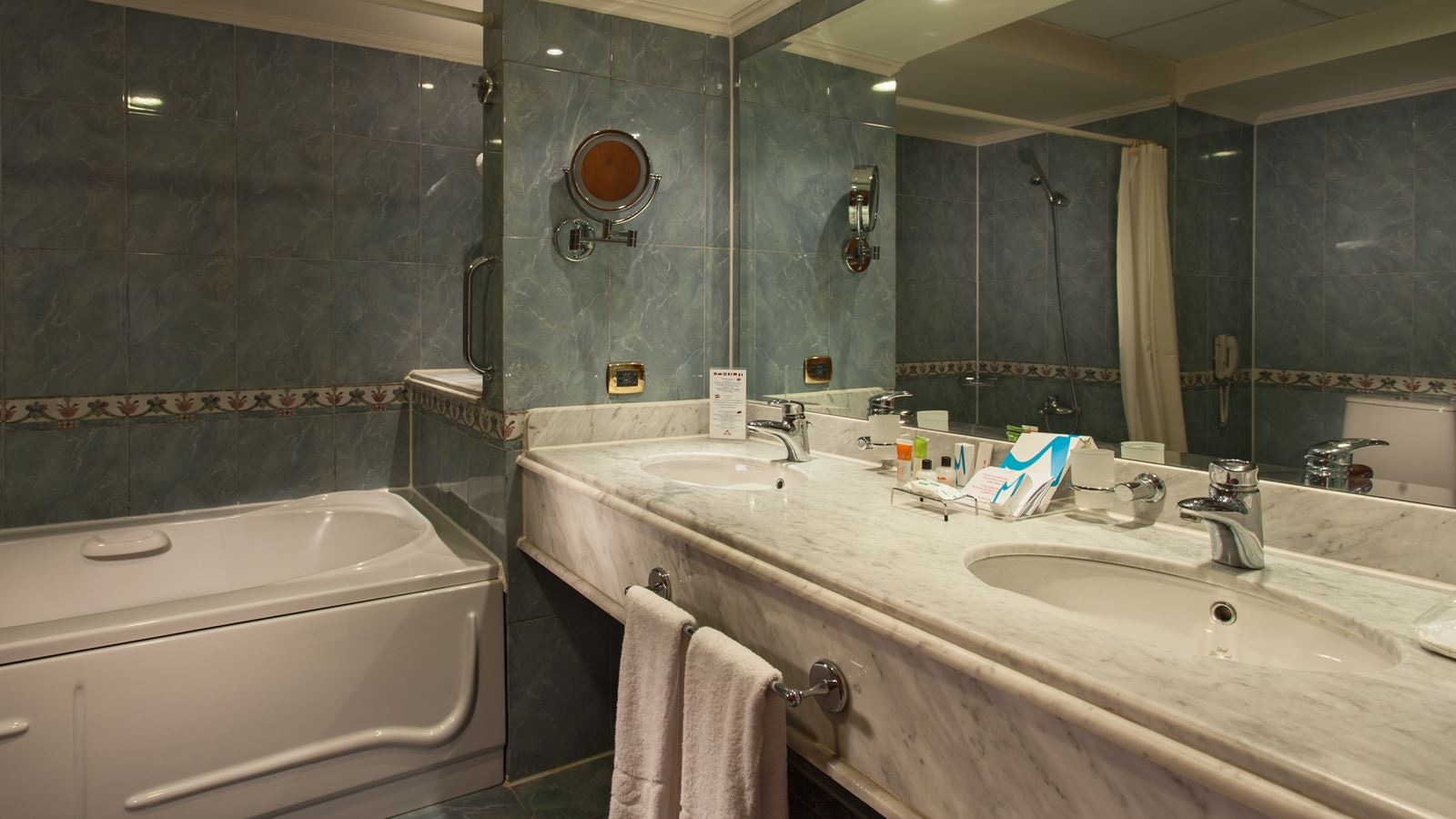 rooms-executive-room