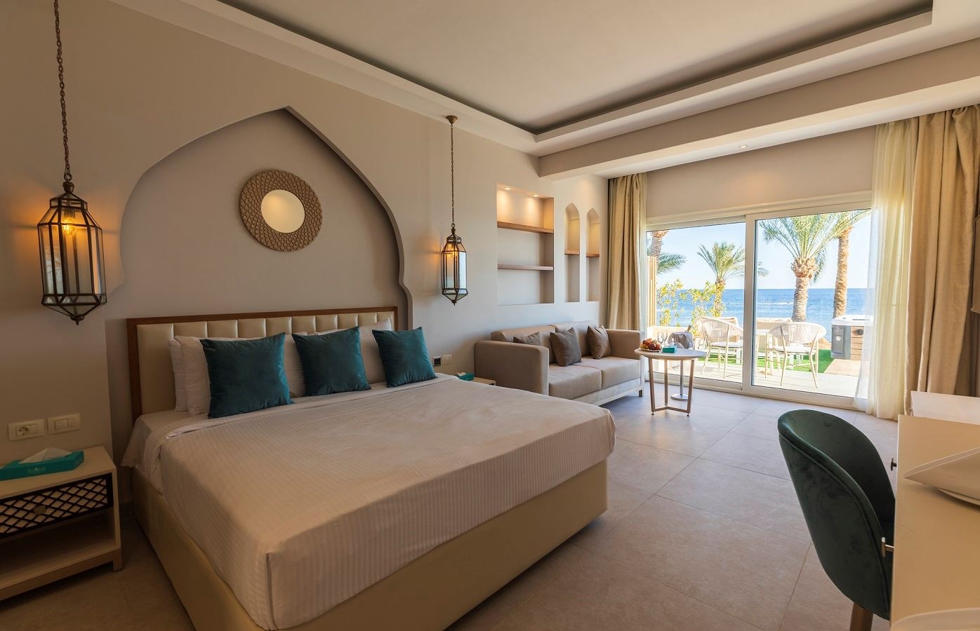 rooms-posh-jacuzzi-suite-sea-front