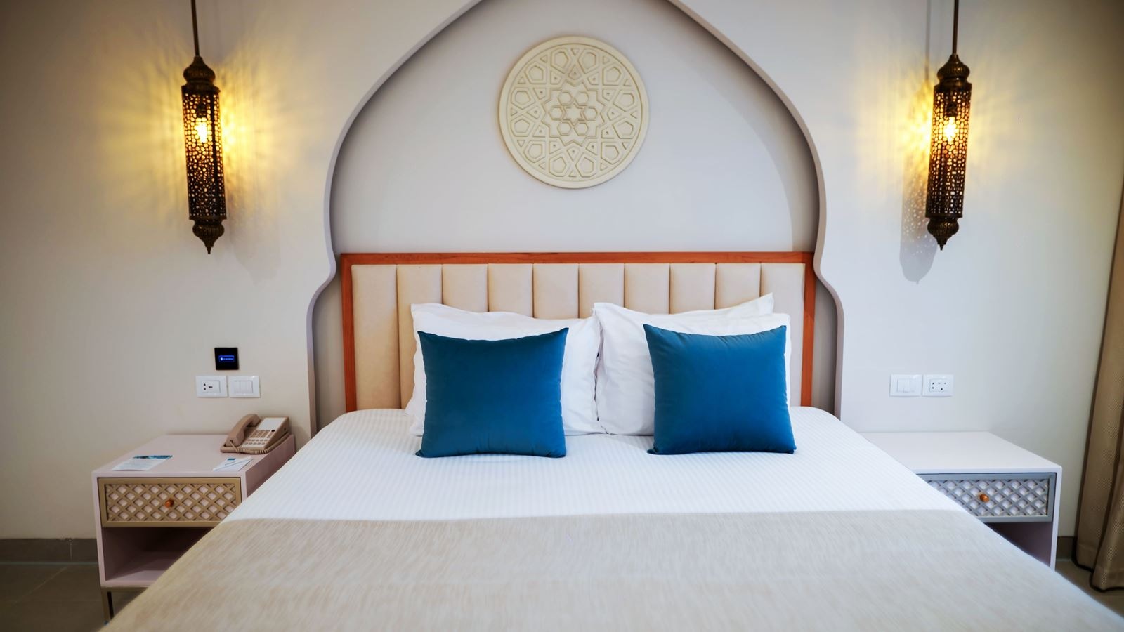 rooms-standard-suite-gardenpartial-seasea-view