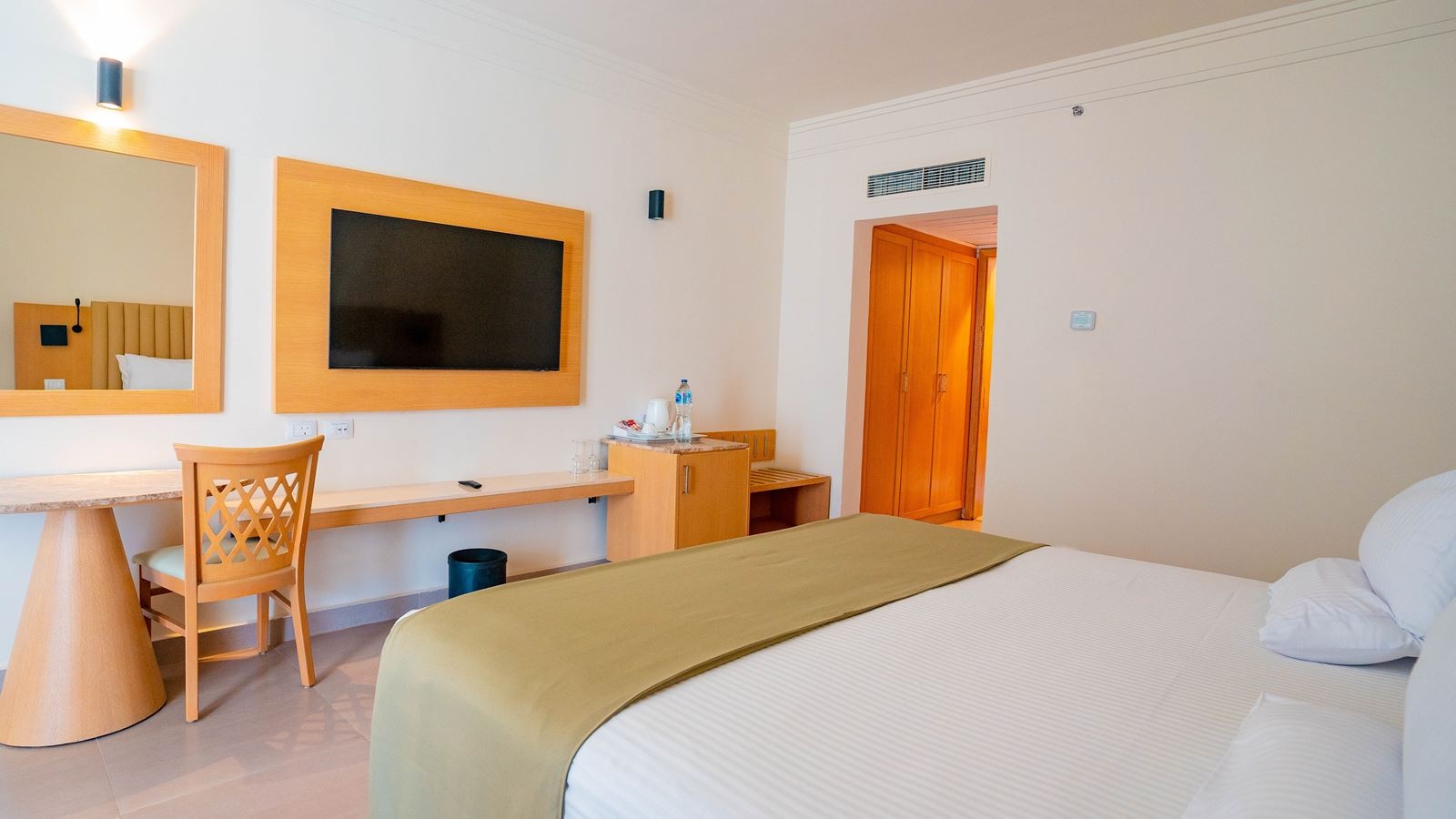 rooms-superior-room-pool-view