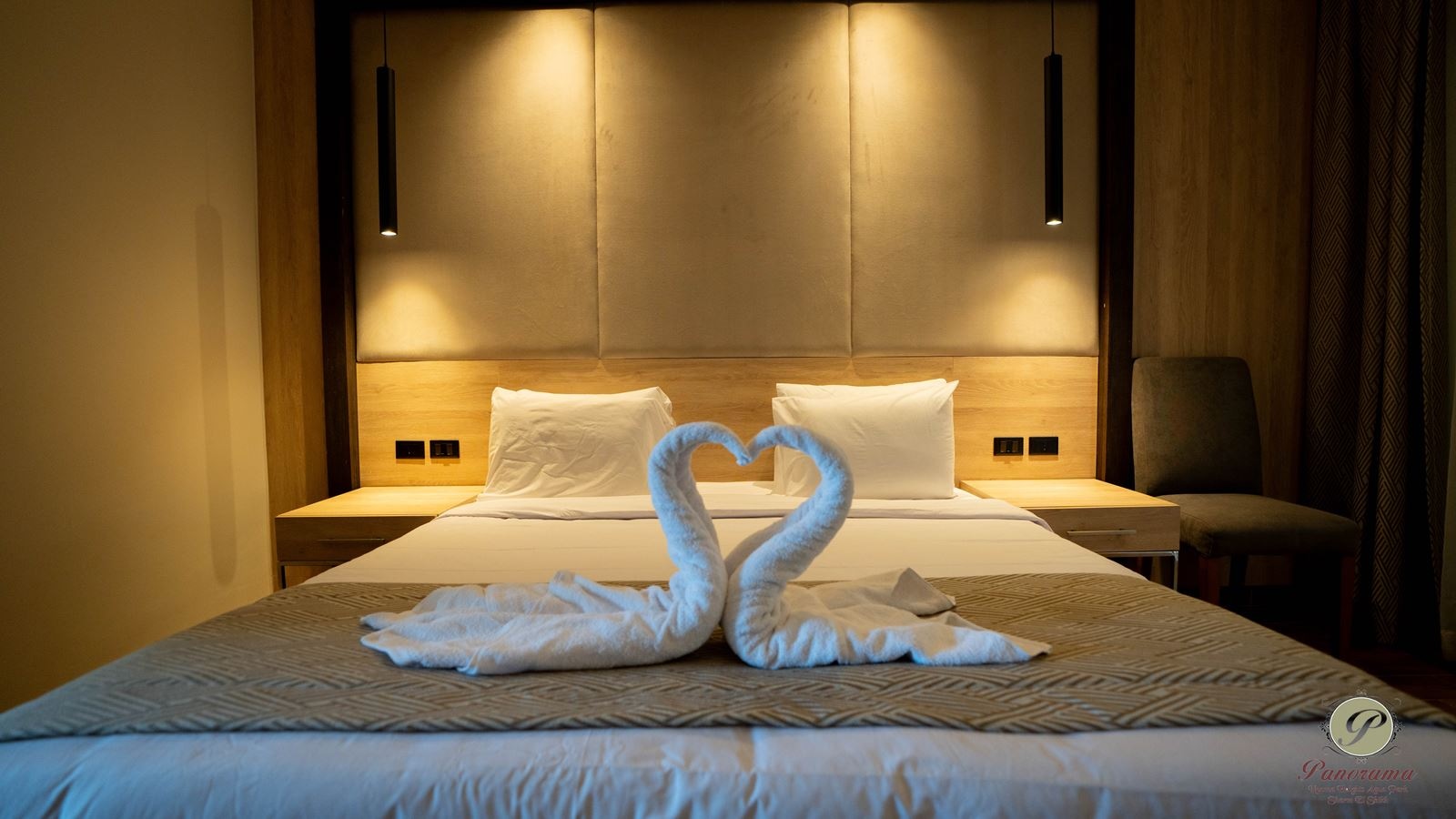 rooms-deluxe-pool-view-room