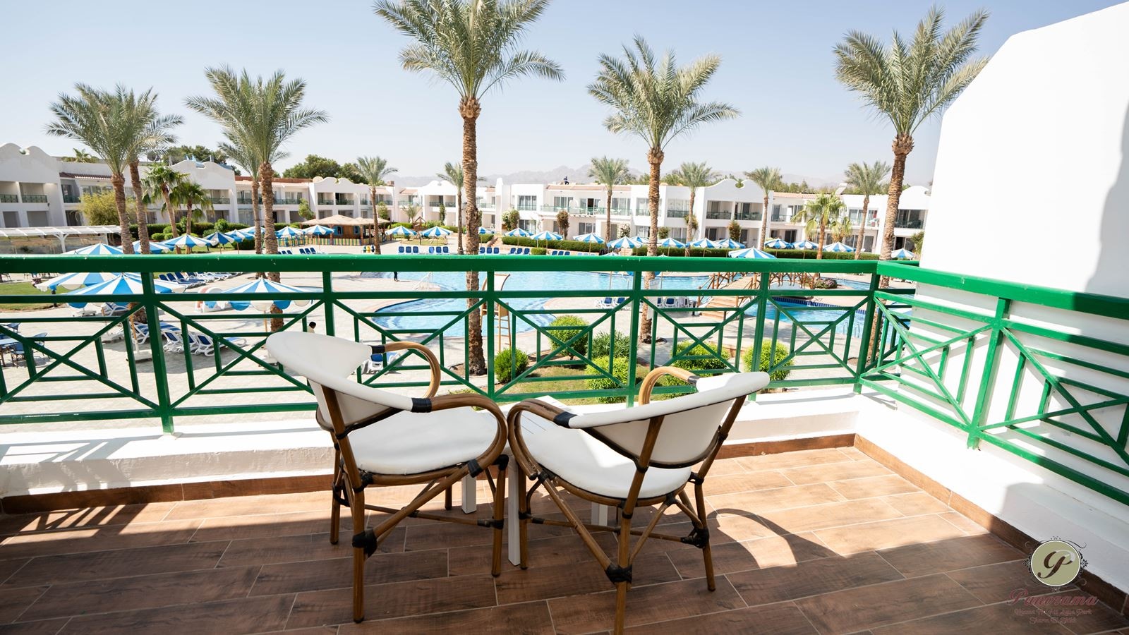 rooms-deluxe-pool-view-room