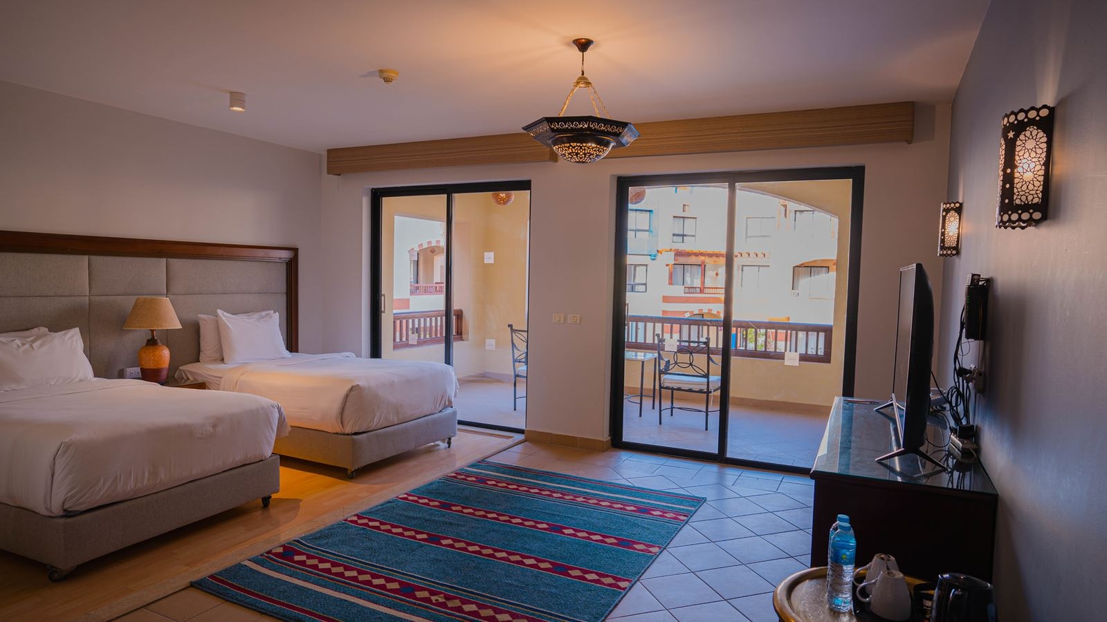 rooms-junior-suite-pool-view