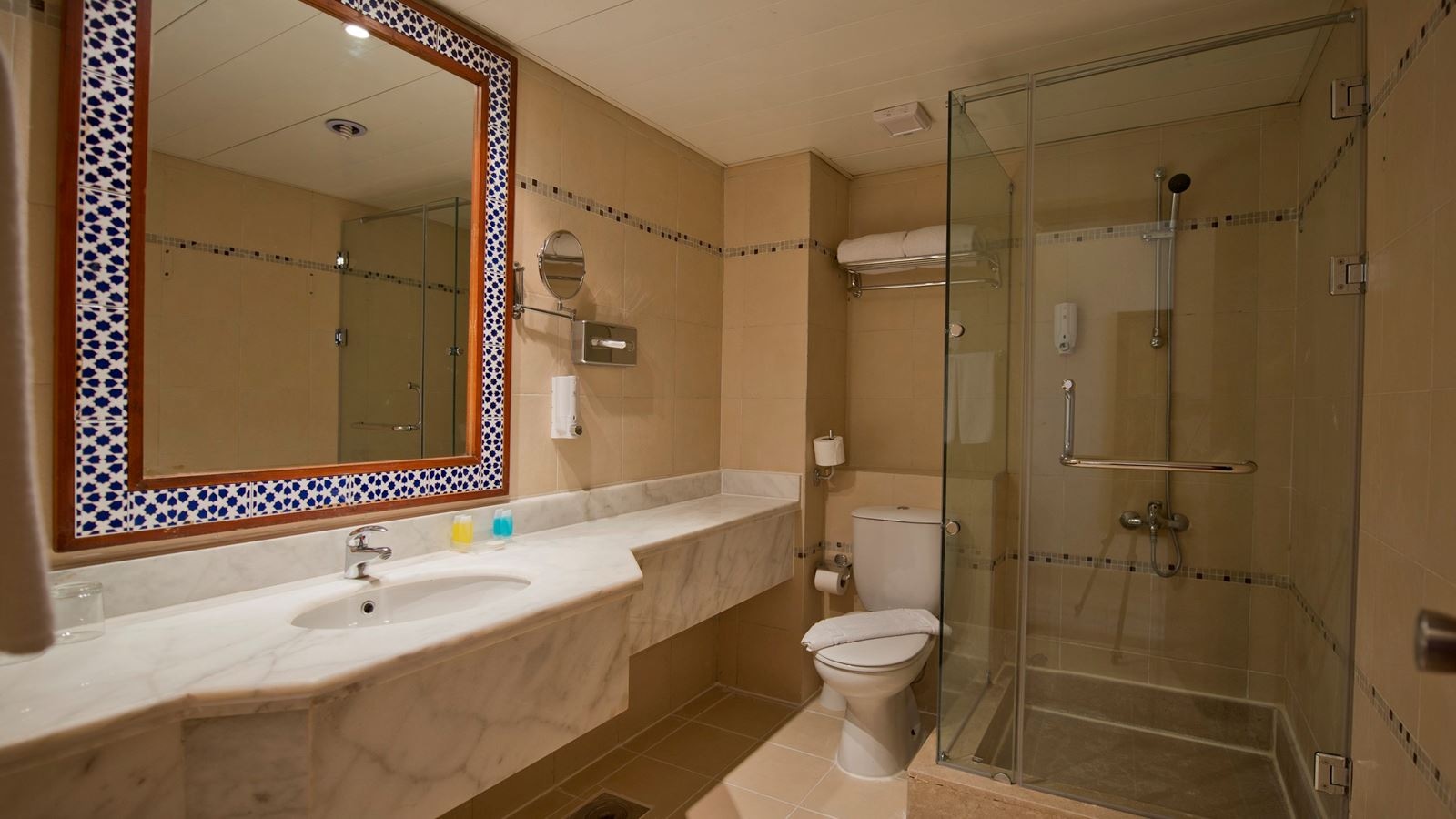 rooms-room-standard-poolview