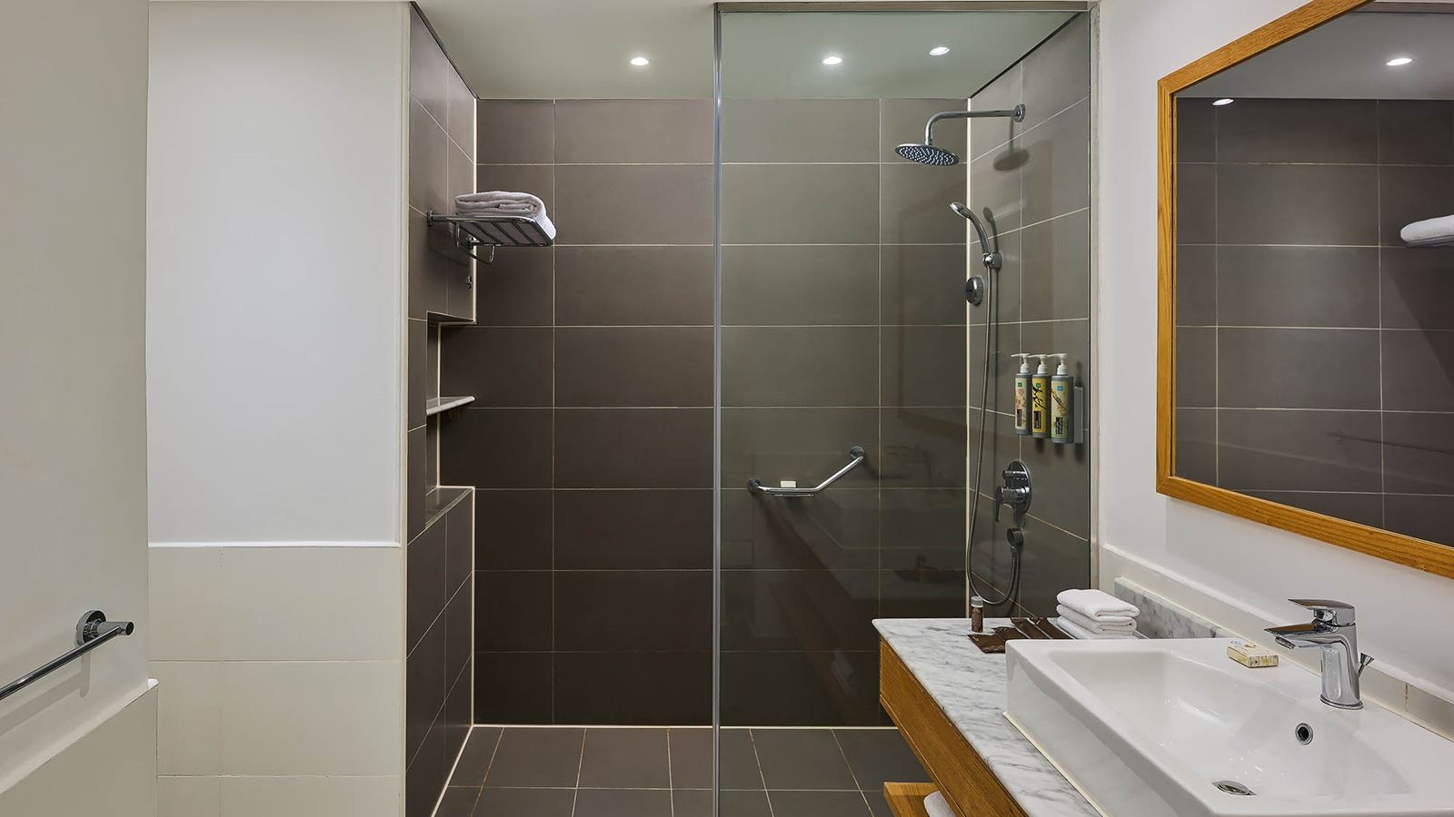 rooms-standard-renovated-garden-view