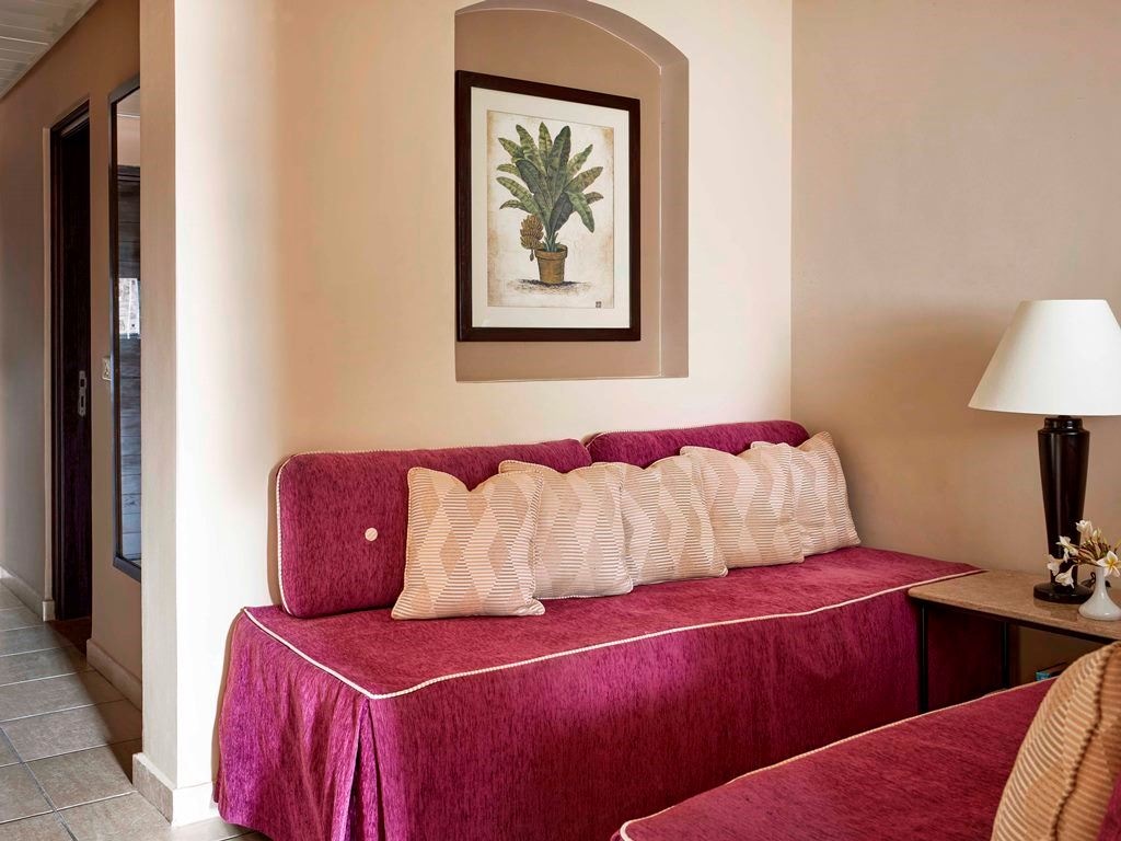 rooms-room-deluxe-door-poolview