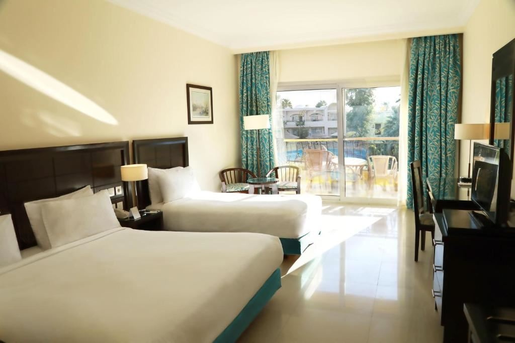 rooms-family-pool-view-rooms