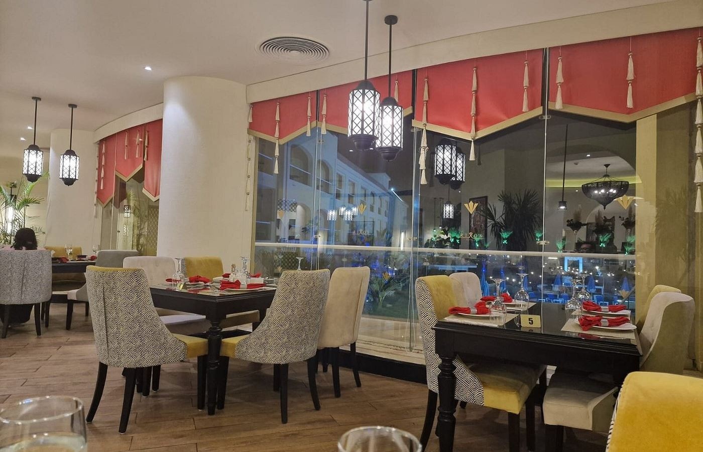 restaurants-restaurants