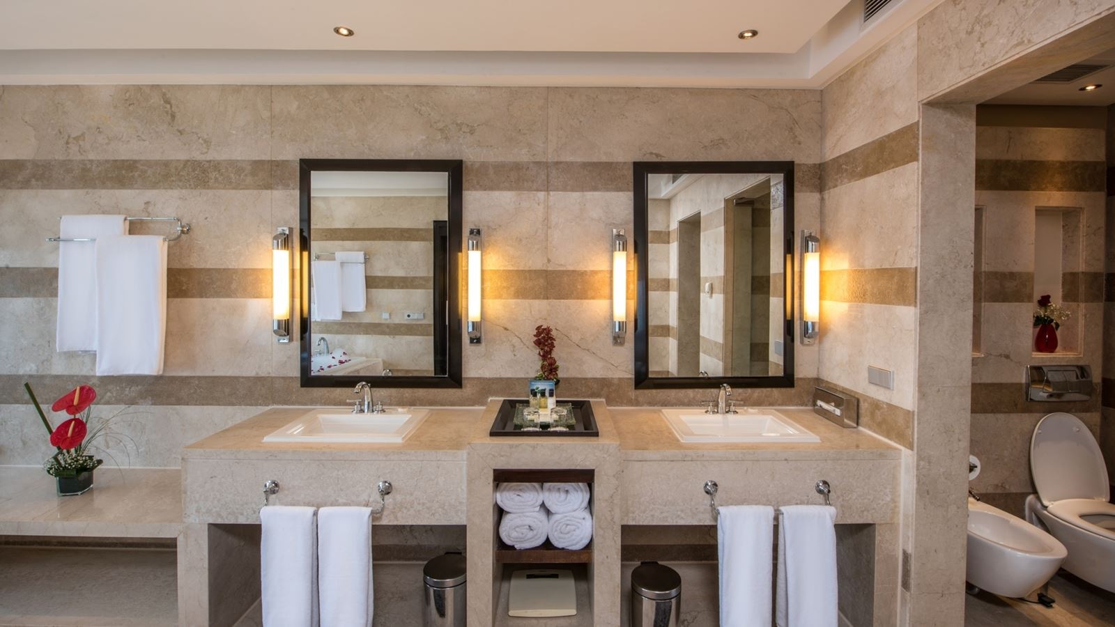 rooms-honeymoon-suite