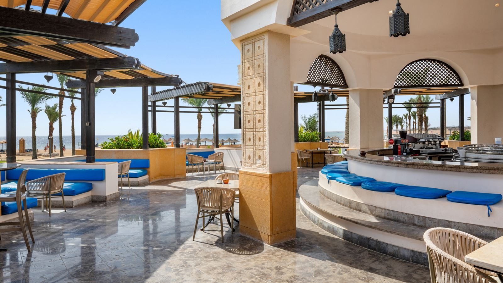 restaurants-pool-deсk-bar