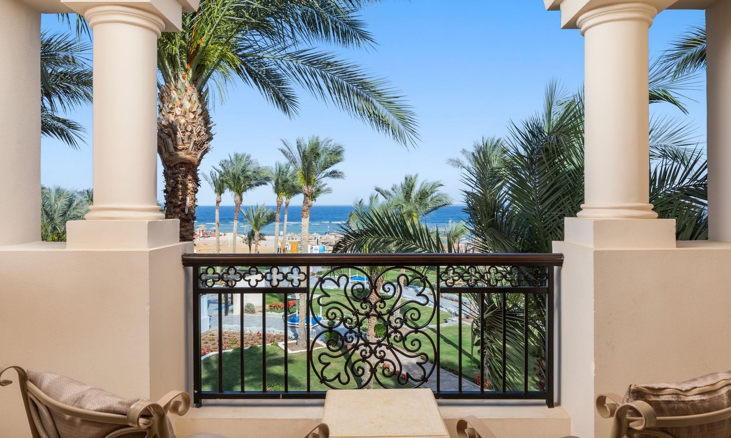 rooms-family-interleading-room-sea-view