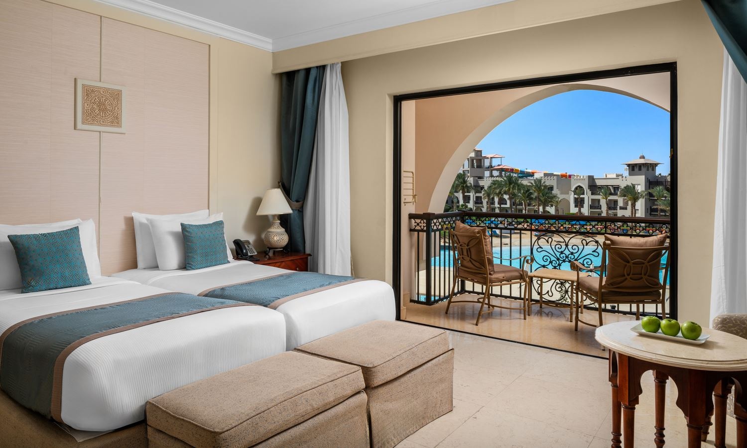 rooms-standard-family-interleading-room-lagoon-view