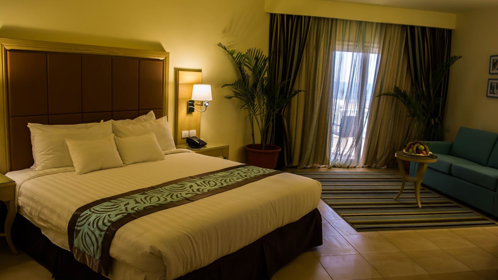 rooms-pool-and-sea-view