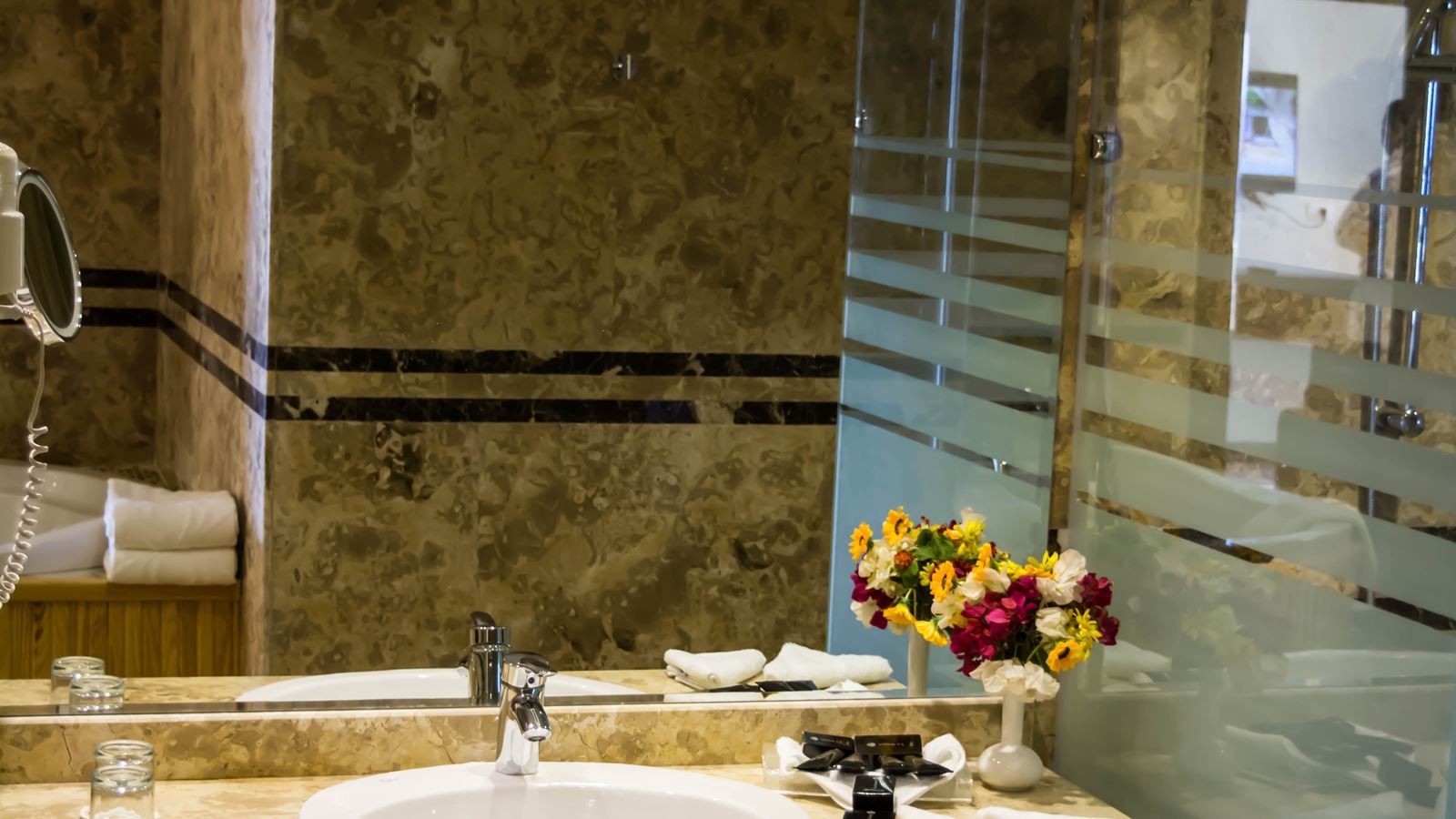 rooms-honey-moon-suite