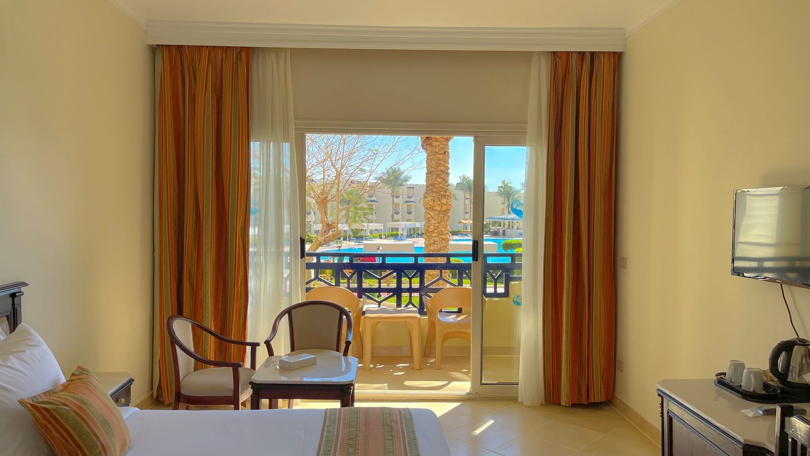 rooms-standard-room-garden---pool---sea-view