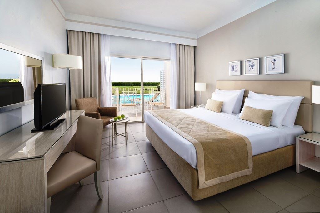 rooms-superior-standard-swim-up