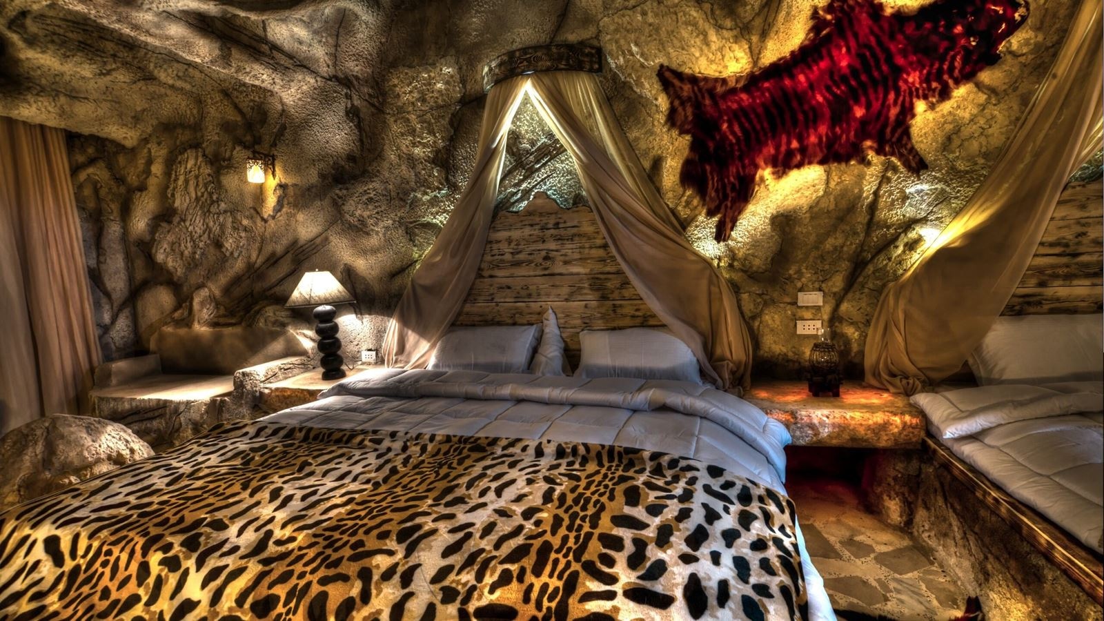 rooms-deluxe-pool-view